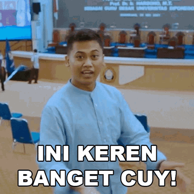 a man says " ini keren banget cuy " while standing in a room