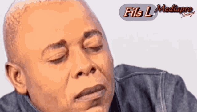 a close up of a man 's face with the words fils l mediapro on the bottom right