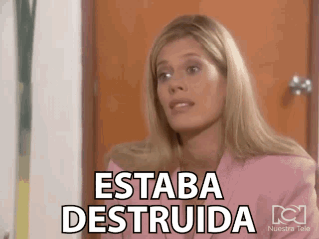 a woman in a pink jacket with the words estaba destruida on the bottom