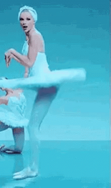 Taylor Swift Funny GIF - Taylor Swift Funny Shake It Off GIFs