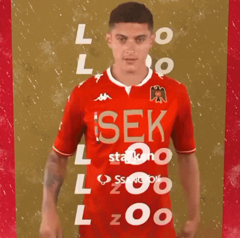 a man wearing a red shirt that says sek on it
