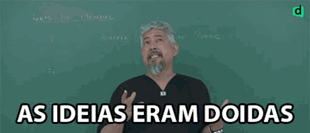 a man with a beard is standing in front of a blackboard with the words as ideias eram doidas written on it