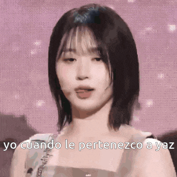 a close up of a woman 's face with the words yo cuando le pertenezco a yaz written on it .