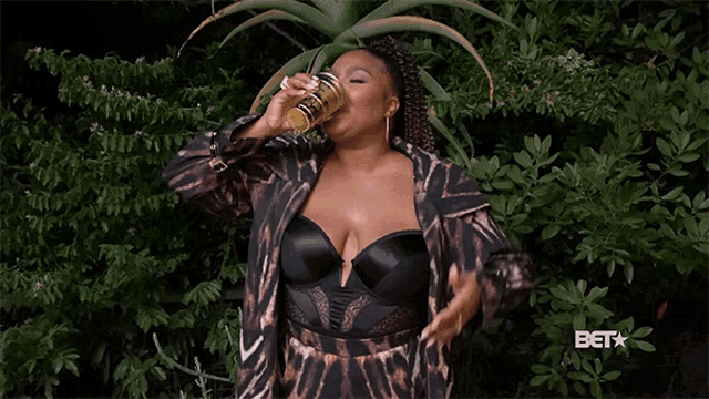 Drinking Lizzo GIF - Drinking Lizzo Bet Awards2020 GIFs
