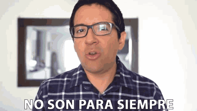 a man wearing glasses says " no son para siempre "