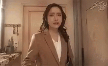 Leaving For The 9 To 5 GIF - Leaving Kiss Working GIFs