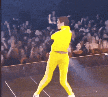 Dancing Yellow Suit Dance GIF - Dancing Yellow Suit Dance Break It Down GIFs