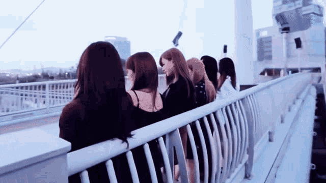 Look Back Apink GIF - Look Back Apink Turn Around GIFs