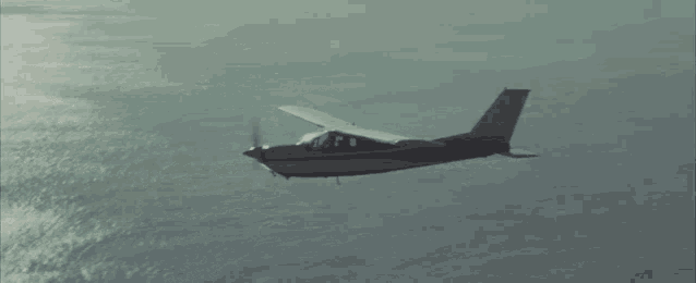 Airplane Airplane On The Sea GIF - Airplane Airplane On The Sea Manhunt GIFs
