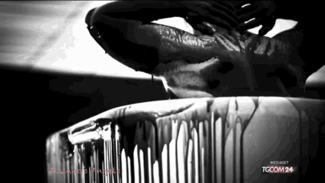 a black and white photo with tgcom 24 written in red