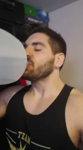 Thirsty Thirsty Strife GIF - Thirsty Thirsty Strife Drink Water GIFs
