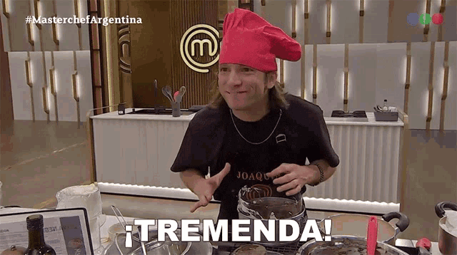 a man in a chef 's hat says " tremenda " in front of a masterchef argentina logo