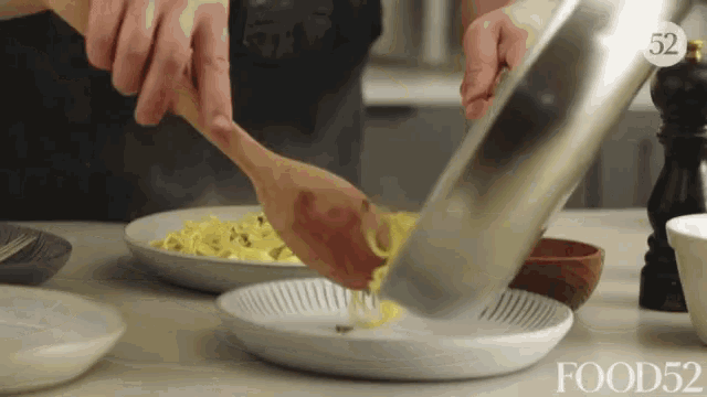 Pour Noodles GIF - Pour Noodles Dinner GIFs