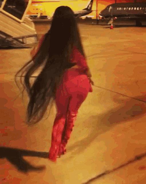 Nicki Minaj Walk GIF - Nicki Minaj Walk GIFs