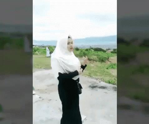 Eh Copot GIF - Cewek Jilbab Hijab Girl Malu Maluin GIFs