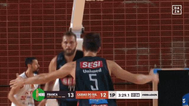 a basketball game is being played between sesi and caxias do sul