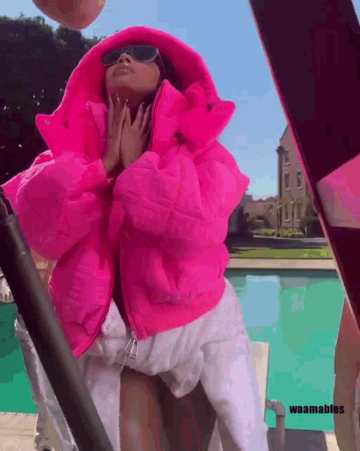 Jay Outsold Nicki Minaj GIF - Jay Outsold Nicki Minaj Waamables GIFs