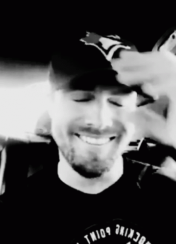 Stephen Amell Smile GIF - Stephen Amell Smile Handsome GIFs