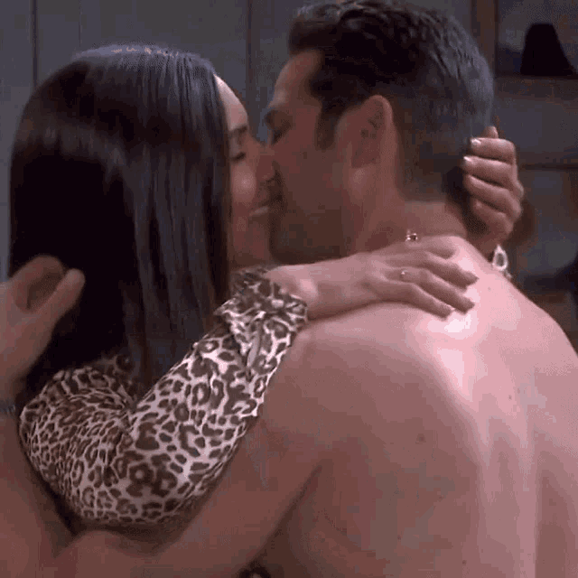 Days Of Our Lives Kiss GIF - Days Of Our Lives Kiss Jabriela GIFs
