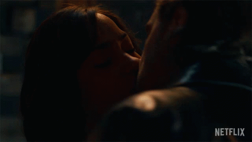 Kissing Megan Pierce GIF - Kissing Megan Pierce Cush Jumbo GIFs