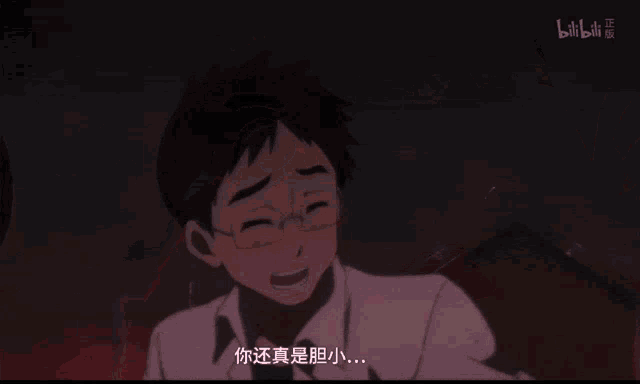 a man in a white shirt is standing in a dark room with a red light behind him that says bilibili