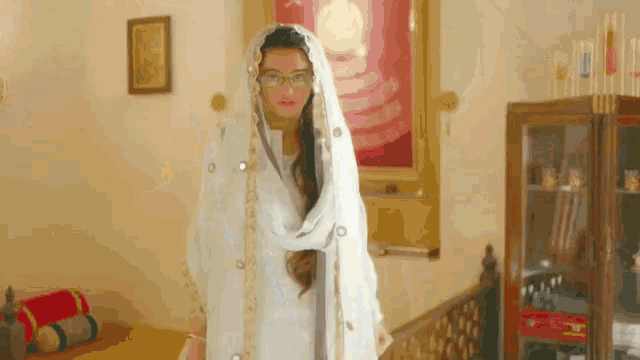 Helly Shah Sufiyana Pyaar Mera GIF - Helly Shah Sufiyana Pyaar Mera Angry GIFs