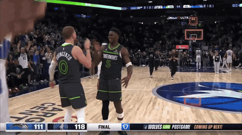 a basketball game is being played between the minnesota wolves and the oklahoma city thunder