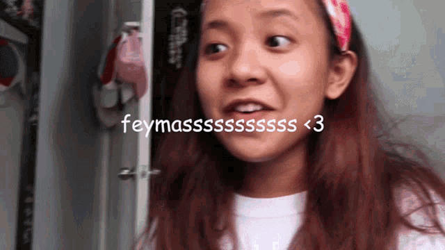 a girl is making a funny face with the words feymassssssss < 3 above her head