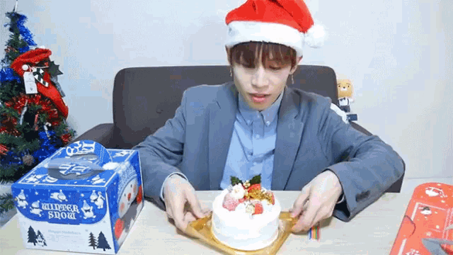 Christmas Cake Merry Christmas GIF - Christmas Cake Merry Christmas Hyuk GIFs
