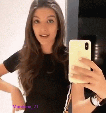 Ana Guerra Flying Kiss GIF - Ana Guerra Flying Kiss Mirror Selfie GIFs