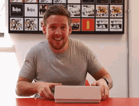 Harry Thornberry Contentsquare GIF - Harry Thornberry Contentsquare Cup Cakes GIFs