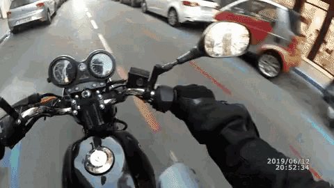 Moto Mirarparaque GIF - Moto Mirarparaque Driving GIFs