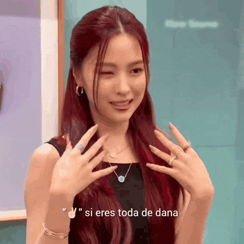 a woman with red hair says " si eres toda de dana " in a foreign language