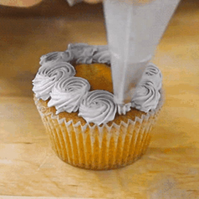 Food Cup Cakes GIF - Food Cup Cakes Cream GIFs