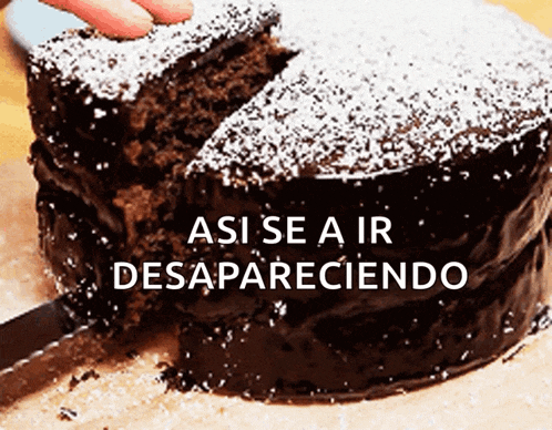 a chocolate cake with a slice taken out of it and the words " asi se a ir desapareciendo " above it