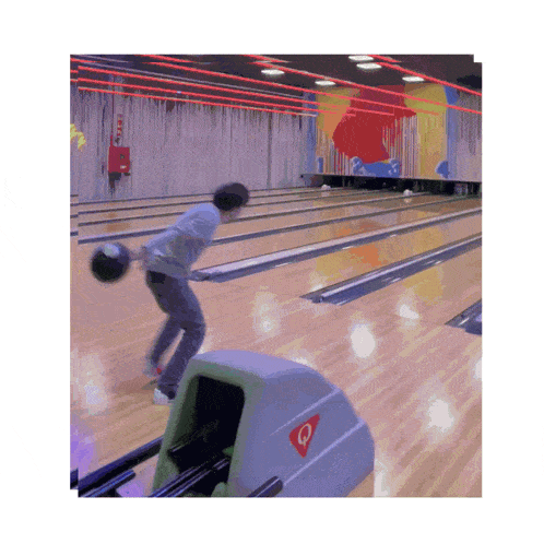 a bowling alley with the letter q on the side