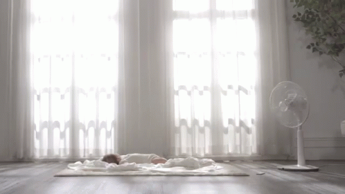 선풍기 GIF - Electric Fan Baby Sleeping Cooling Off GIFs