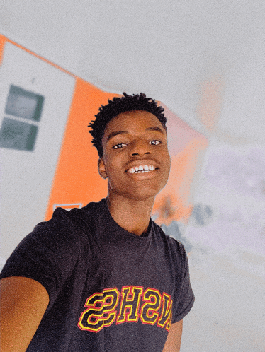 a young man wearing a t-shirt that says 2h2n
