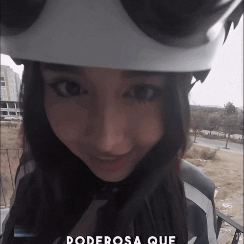 a woman wearing a helmet with the words poderosa que written below her