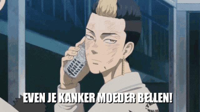 a man talking on a cell phone with the words even je kanker moeder bellen