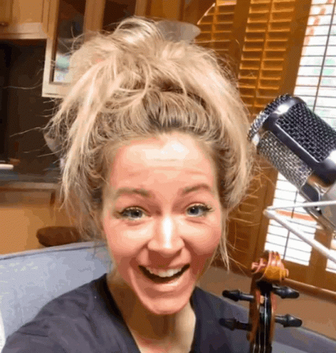 Lindsey Stirling Double Take GIF - Lindsey Stirling Double Take What Is That GIFs
