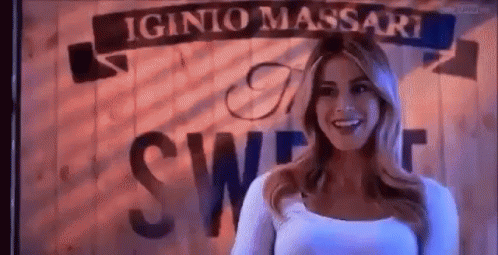 Diletta Leotta Salutare Ciao Saluto Buongiorno Buonasera Buon Giorno Buona Sera Ciao Con La Mano GIF - Italian Journalist Waving Hi GIFs