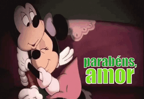 a cartoon of mickey mouse and minnie mouse hugging with the words parabéns amor in green