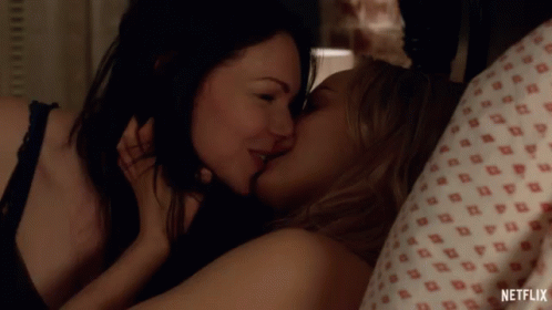 Kissing Making Out GIF - Kissing Making Out Girlfriends GIFs