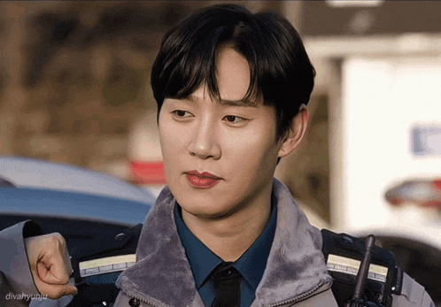 a close up of a police officer 's face with divahyunyu written below him