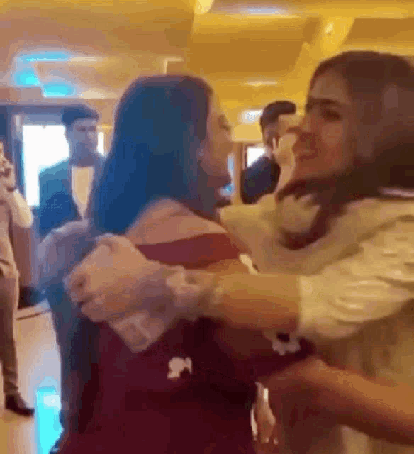 Saraalikhan GIF