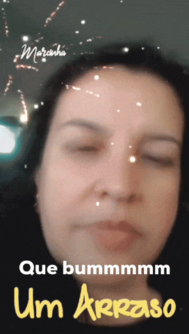a woman with her eyes closed and the words que bummmm um arraso