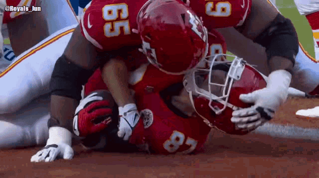 a football player with the number 87 on his helmet is being tackled