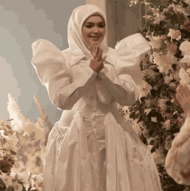 Siti Nurhaliza Siapa Tak Mahu GIF - Siti Nurhaliza Siapa Tak Mahu Siti Shady GIFs