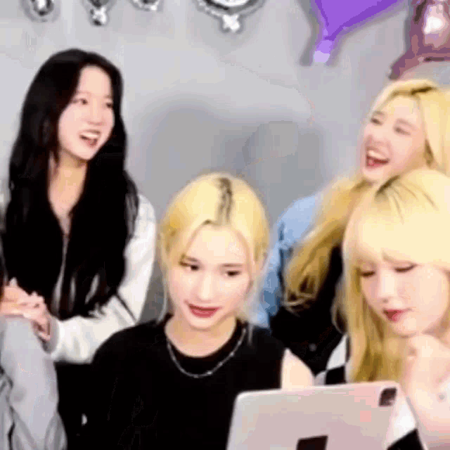 Dayeon Yujin Dajin GIF - Dayeon Yujin Dajin Dajin Laughing GIFs